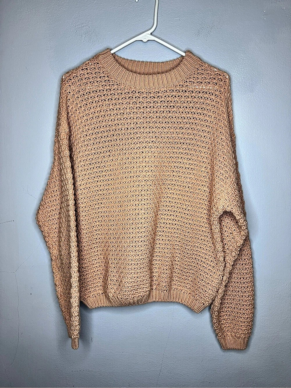 Universal Thread Textured Crew Neck Sweater in Peach Size Medium